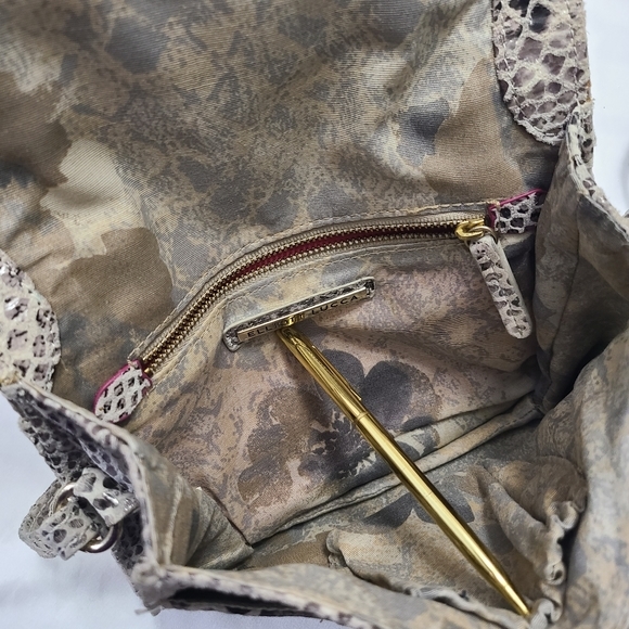 Elliott Lucca Leather Crossbody‎ Bag - Picture 6 of 10